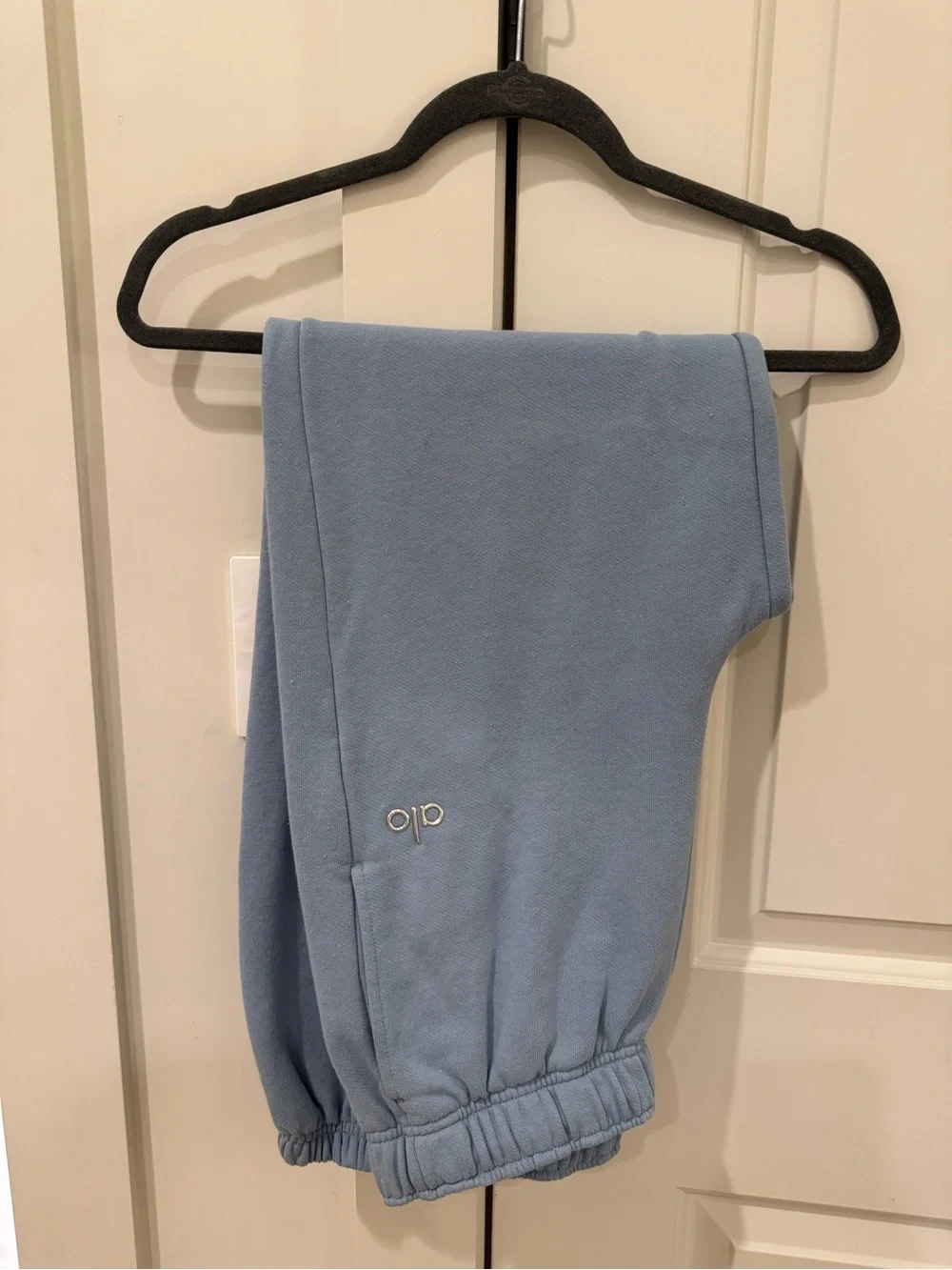 ALO Yoga Women’s Crewneck Sweatshirt/Sweat pant SET in Dusty Blue